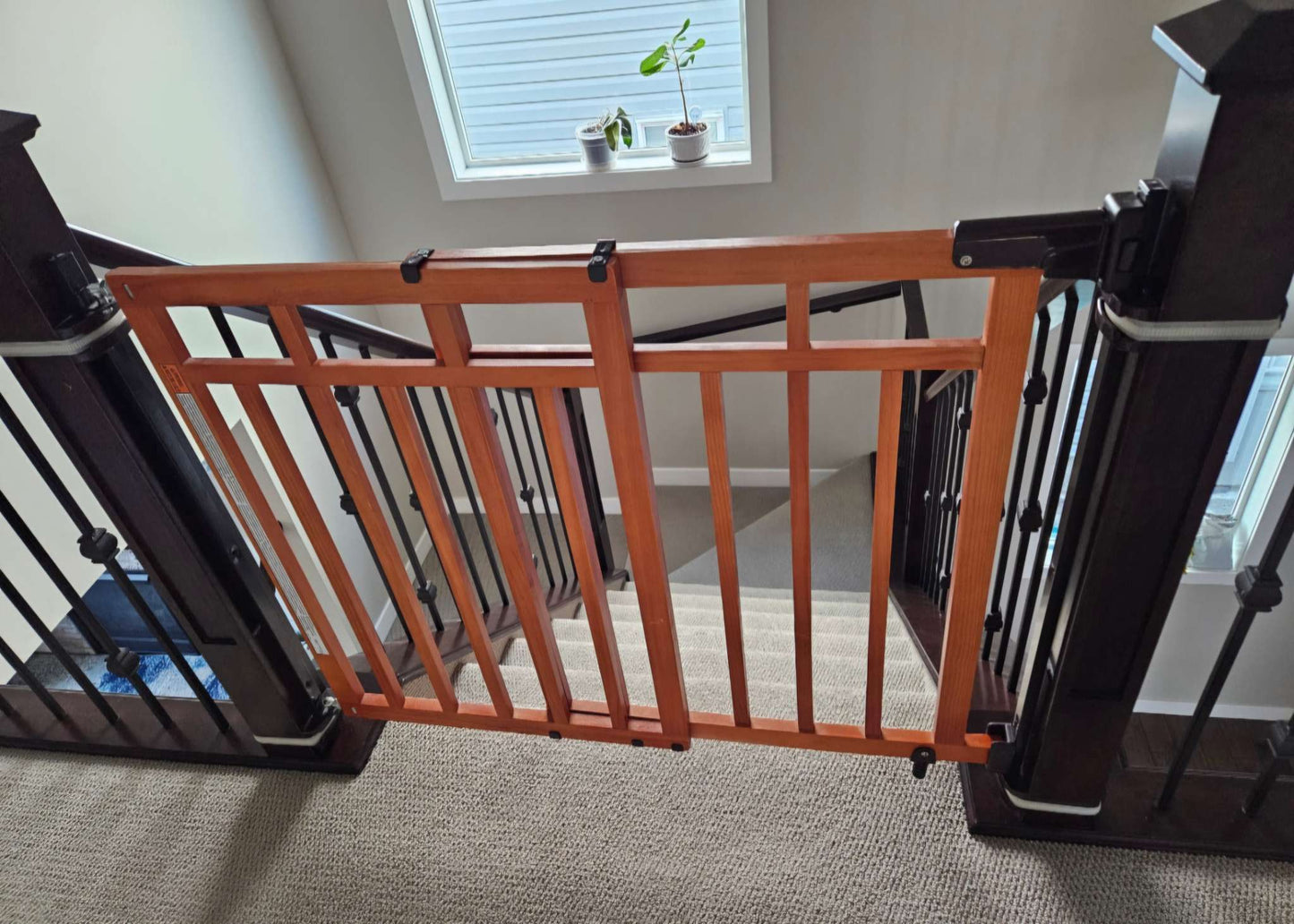 Adjustable Summer  Infant Wood Banister  Gate Retails $129.99
