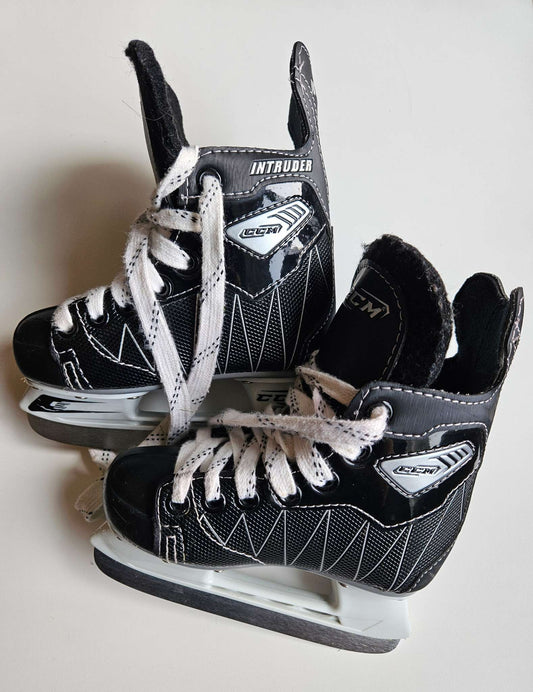 CCM Intruder size 8J hockey skates