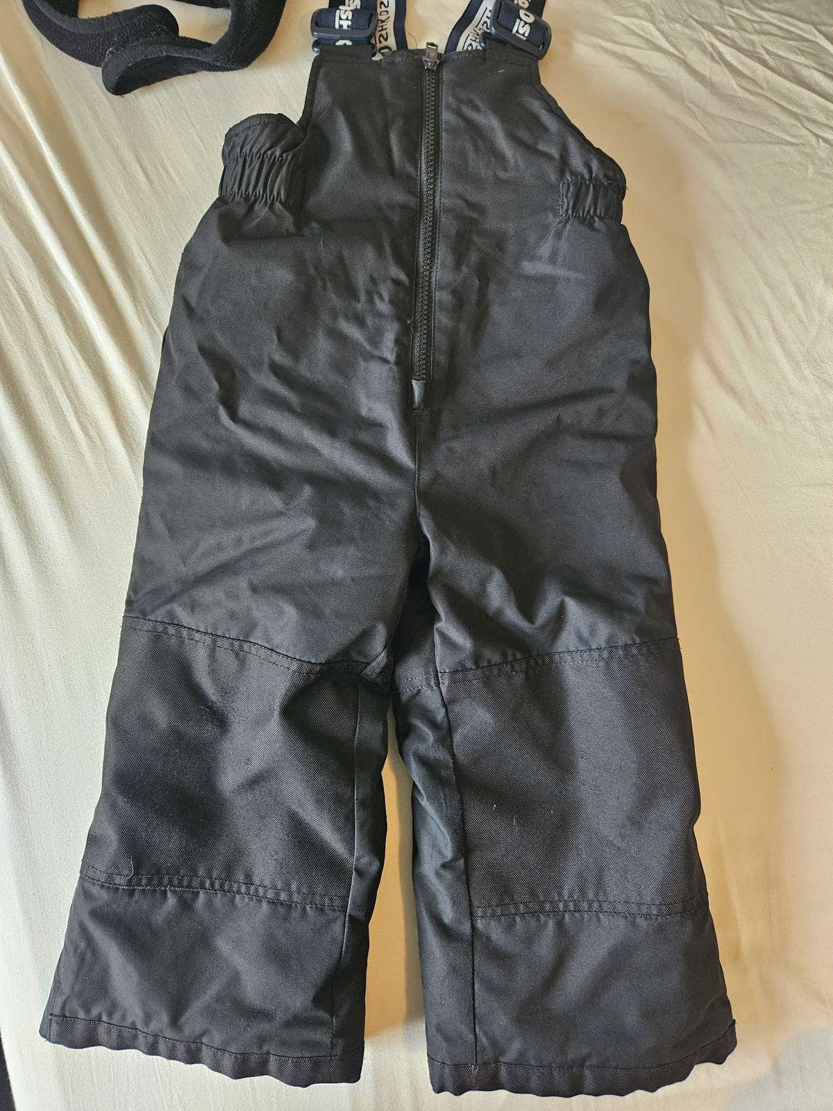 Osh Kosh 3T snowsuit, Kids 3T