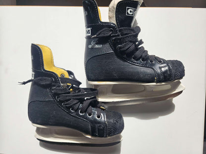 CCM Cyclone size 13 youth hockey skates , Shoes 13 (Kids:4-8yr)