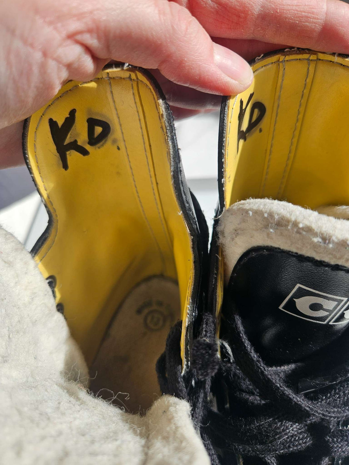 CCM Cyclone size 13 youth hockey skates , Shoes 13 (Kids:4-8yr)