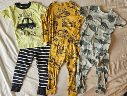 3 sets of size 18 months 2 piece Carter's pajamas (zooming off to bed, yellow construction truck, green dinosaurs), Kids 18 Month (12-18M)