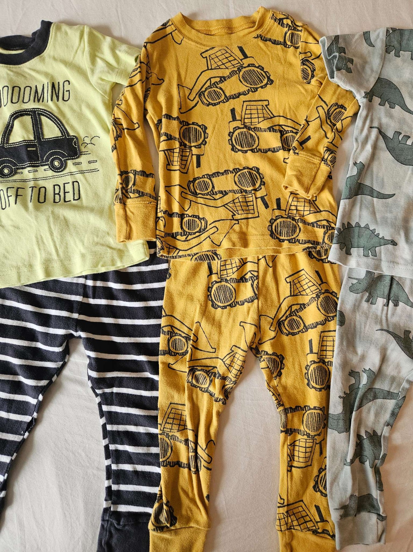 3 sets of size 18 months 2 piece Carter's pajamas (zooming off to bed, yellow construction truck, green dinosaurs), Kids 18 Month (12-18M)