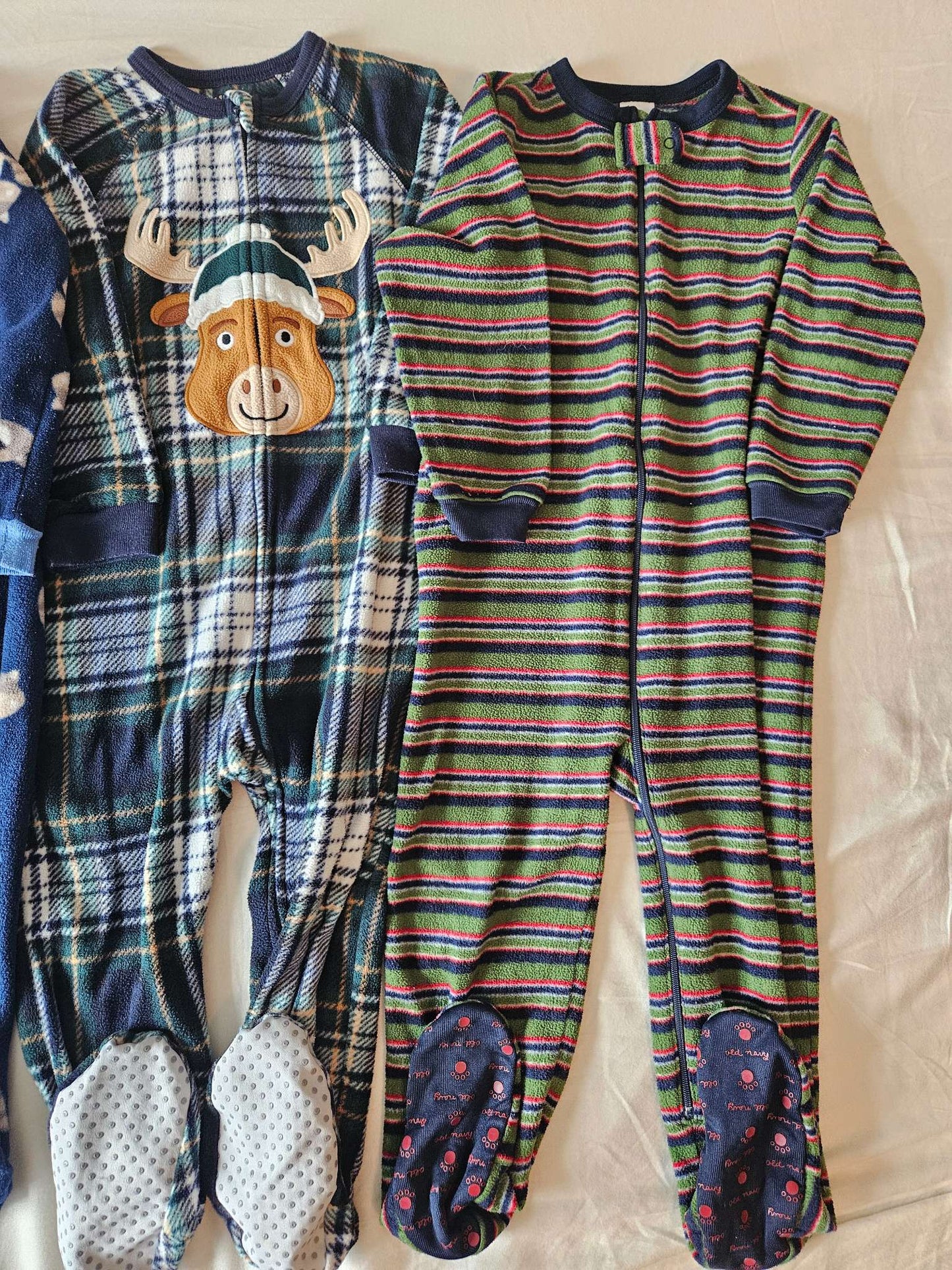 3 fleece pajamas size 2T  (plaid moose, green, red, blue stripe, navy blue raccoon and bear), Kids 2T