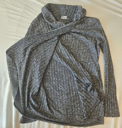 Thyme size Medium nursing sweater , Maternity M (8-10)