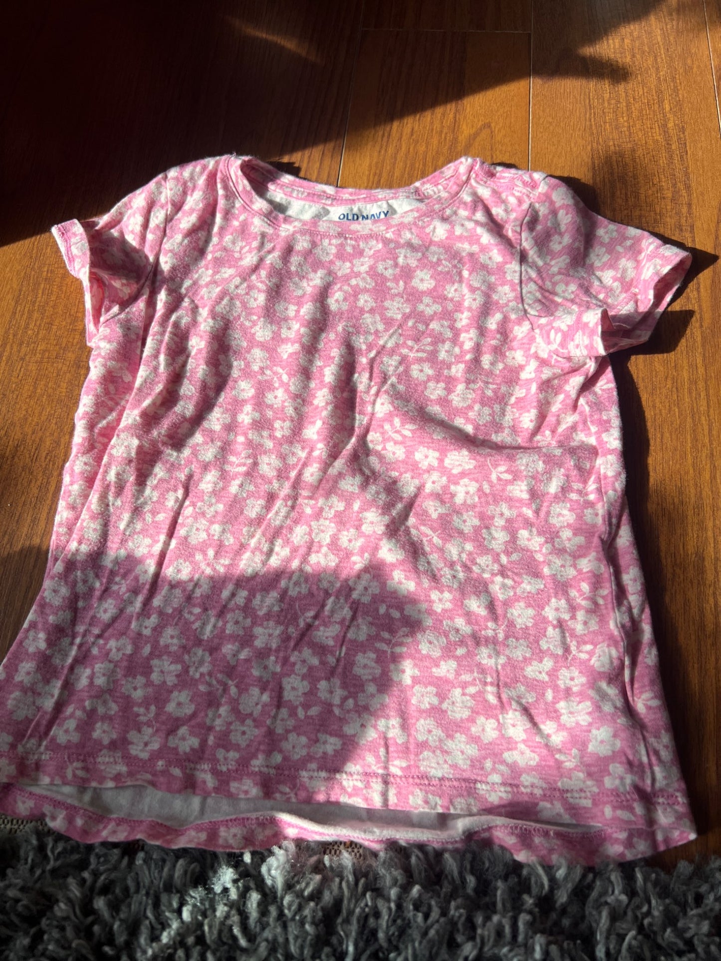 Girl’s Old Navy Flower T-Shirt, Kids 6/6X