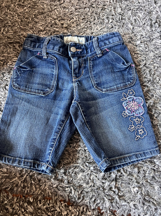 Girl’s Old Navy Jean Shorts, Kids 6/6X