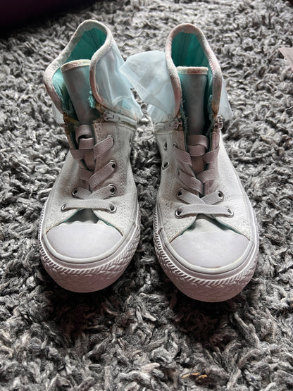 Girls White Coverse Sneakers, Shoes 13 (Kids:4-8yr)