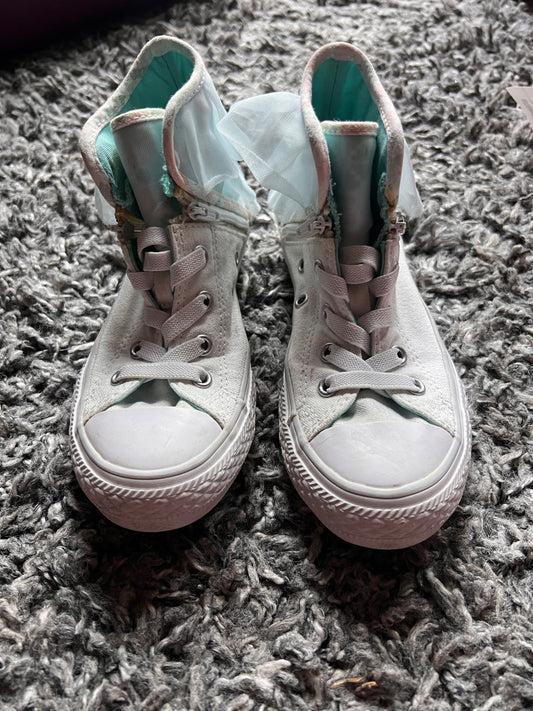 Girls White Coverse Sneakers, Shoes 13 (Kids:4-8yr)