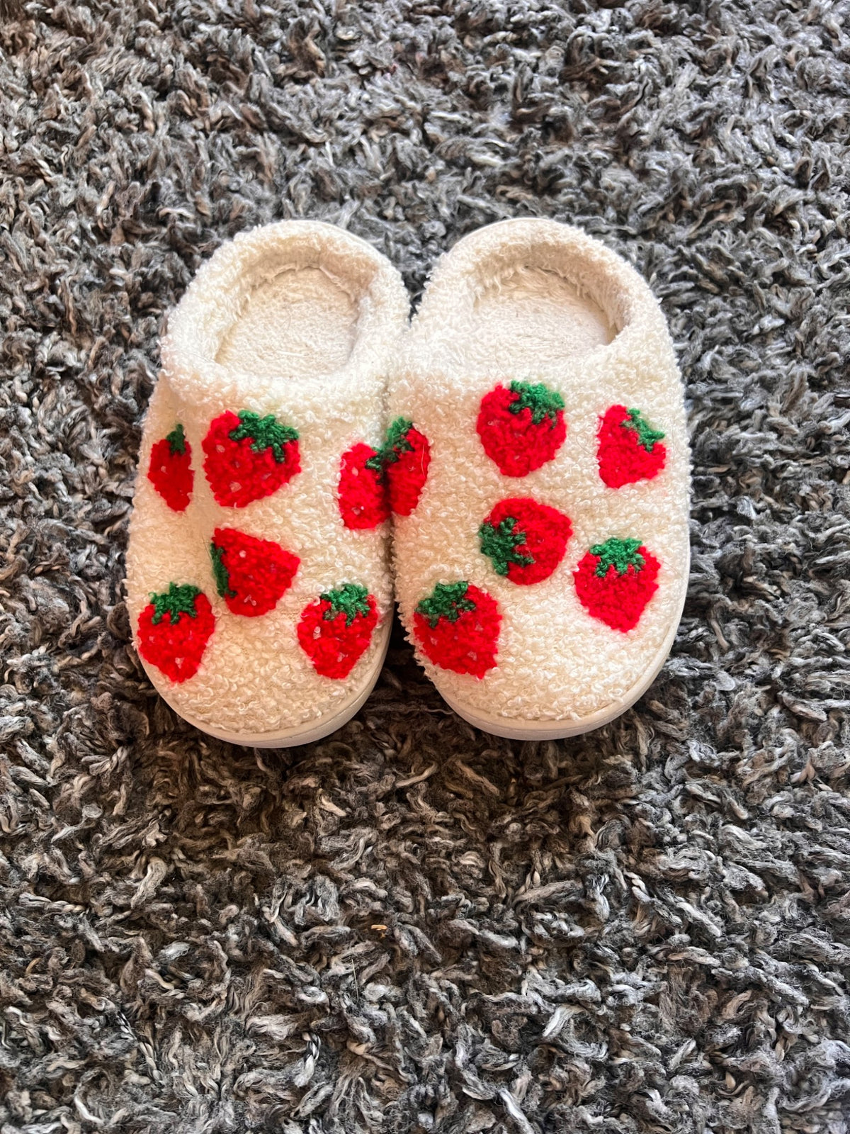 Girl’s Ardene Strawberry Slippers, Shoes 12 (Toddler:2-4yr)