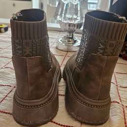 Girls Youth Size 13 DKNY Ankle Lug Boot, Shoes 13 (Kids:4-8yr)