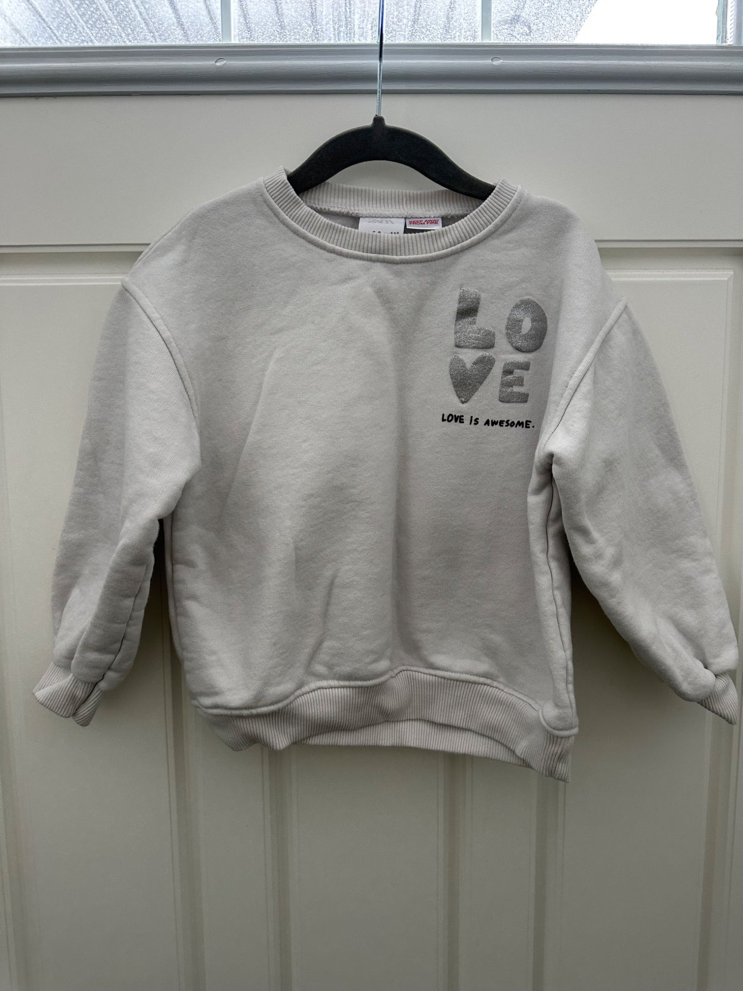 Zara love graphic sweatshirt 5-6Y , Kids 5/5T