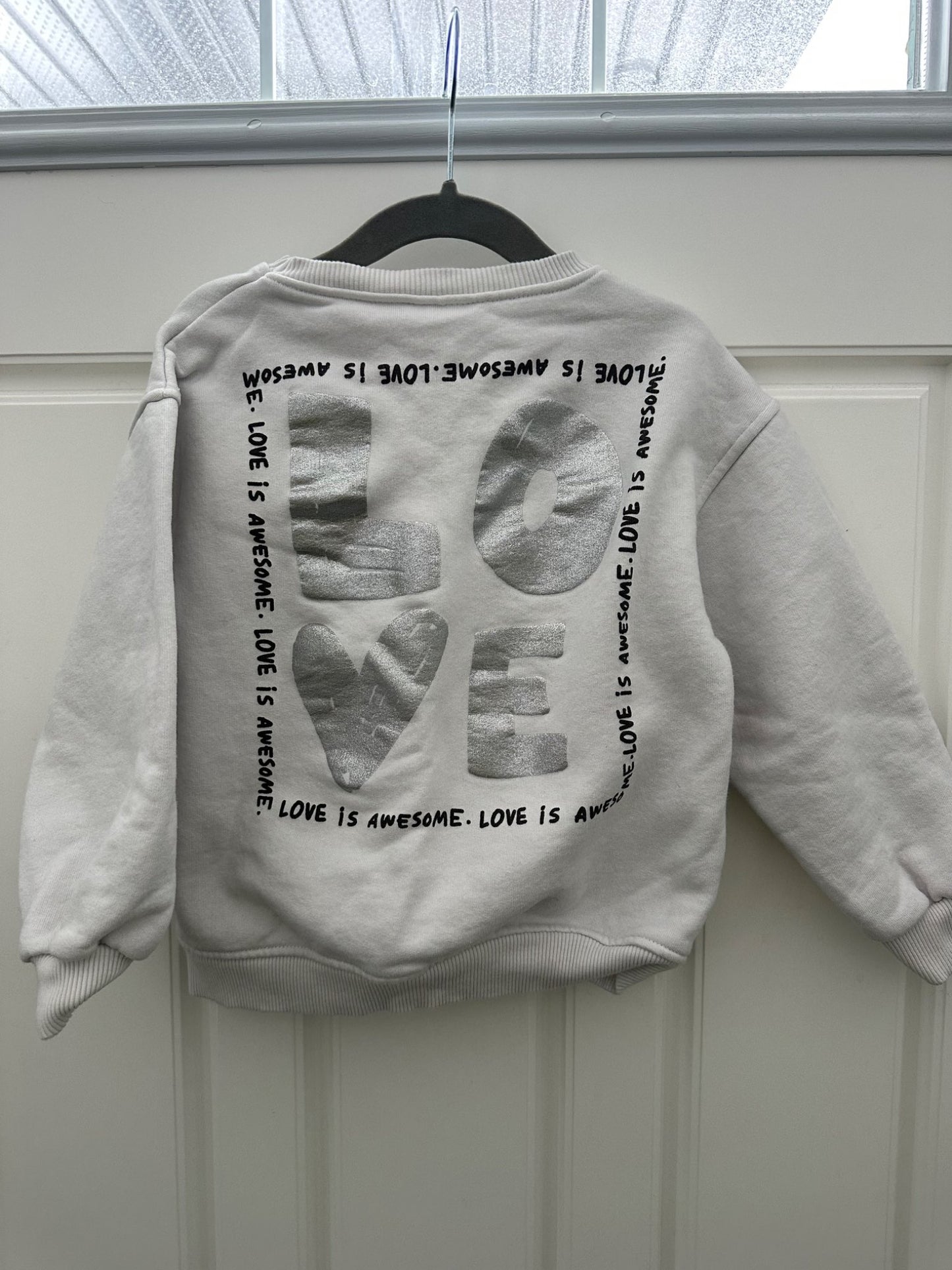 Zara love graphic sweatshirt 5-6Y , Kids 5/5T