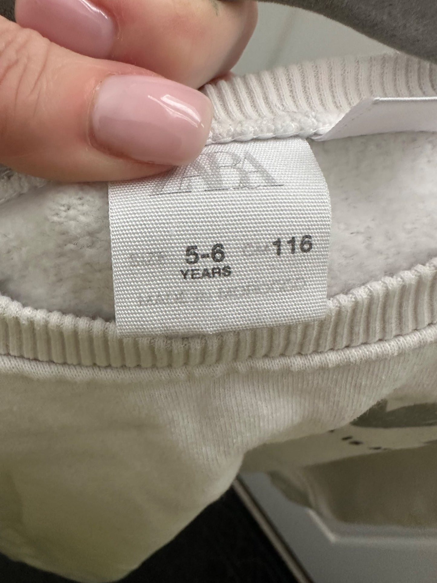 Zara love graphic sweatshirt 5-6Y , Kids 5/5T