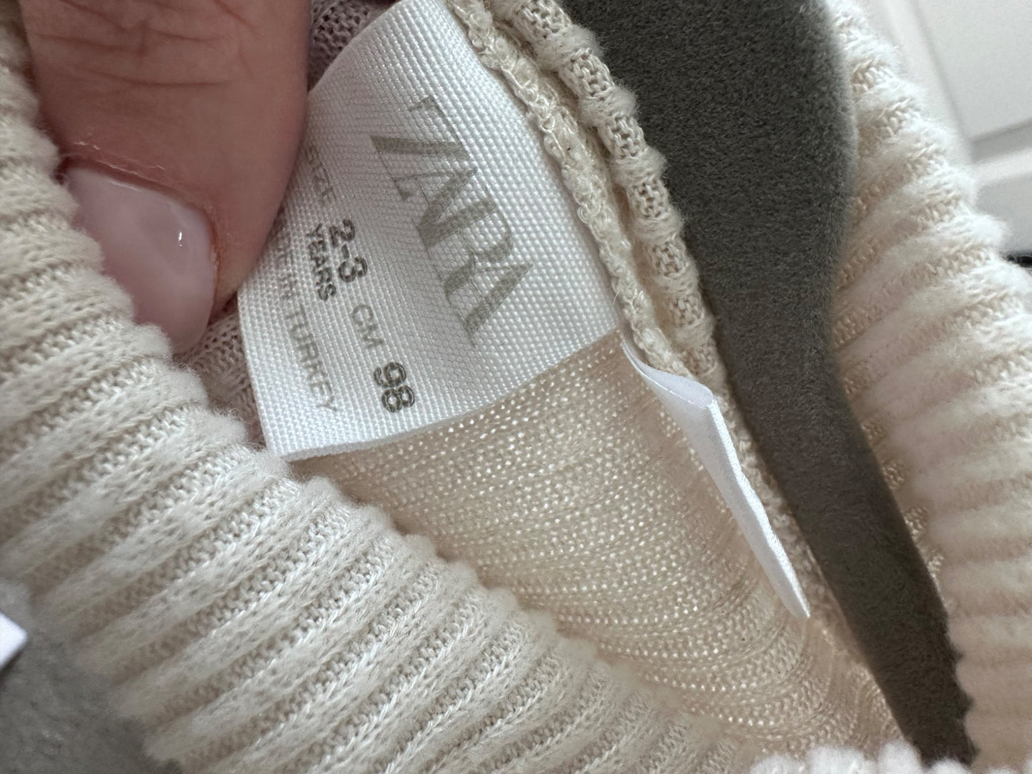 White Zara turtle neck 2-3Y , Kids 2T