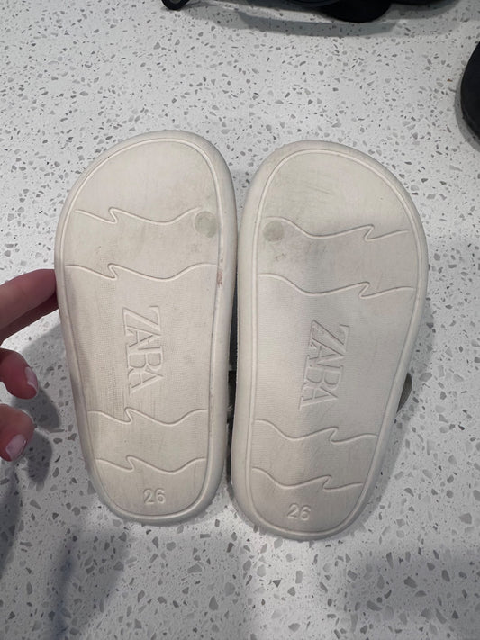 Zara white slides 26, Shoes 12.5 (Kids:4-8yr)