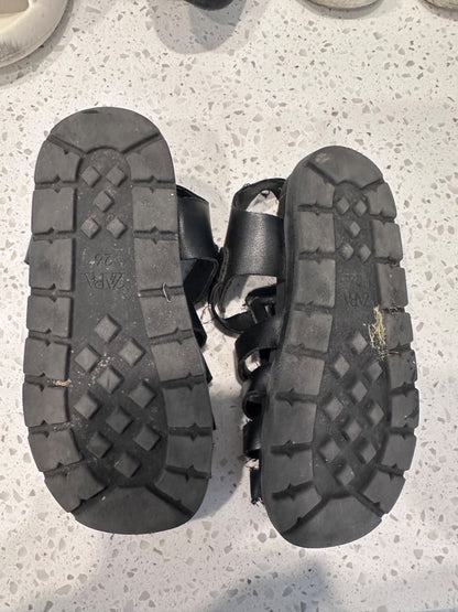 Zara fisherman sandle size 25, Shoes 11.5 (Toddler:2-4yr)
