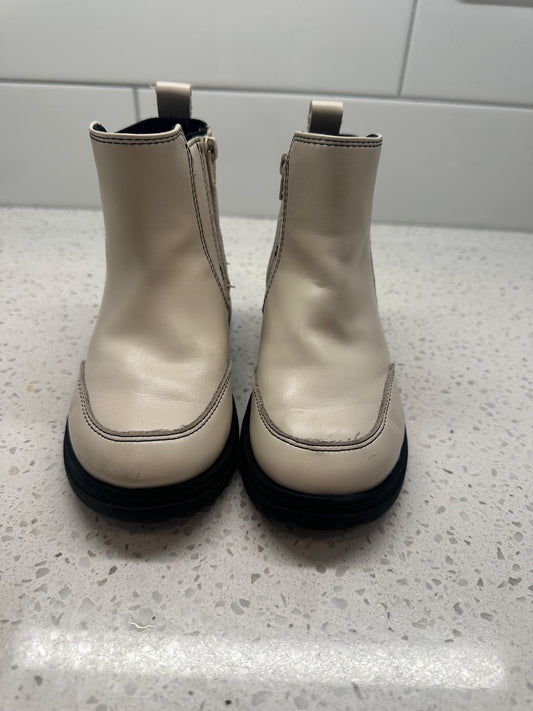 Zara Boots size 25