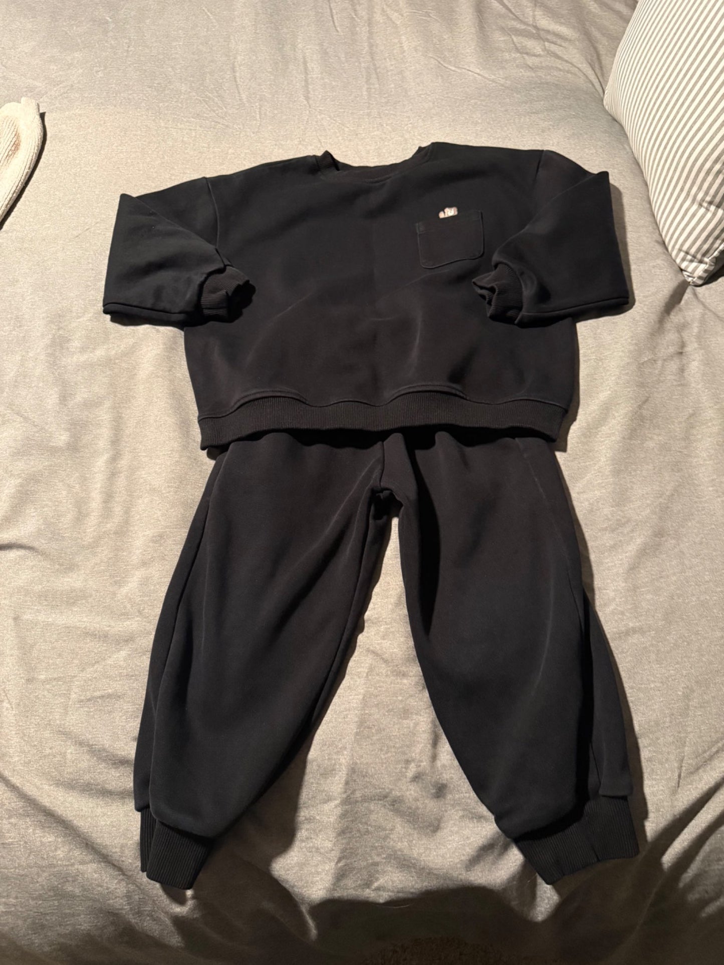 Black sweat set with bear graphic 5-6y , Kids 5/5T