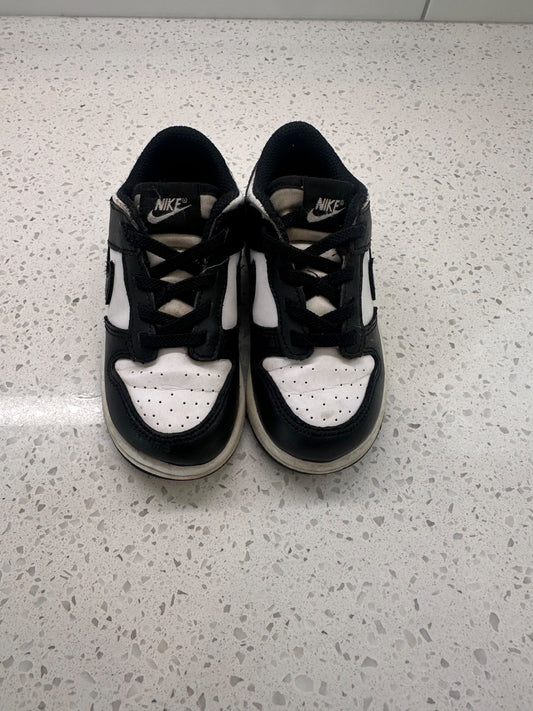 Nike Black & White Sneaker 9CC, Shoes 9 (Toddler:2-4yr)