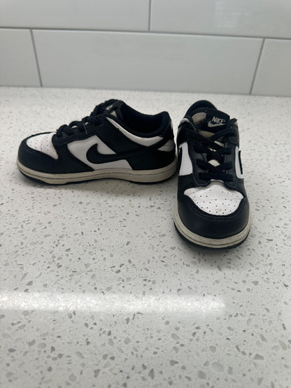 Nike Black & White Sneaker 9CC, Shoes 9 (Toddler:2-4yr)