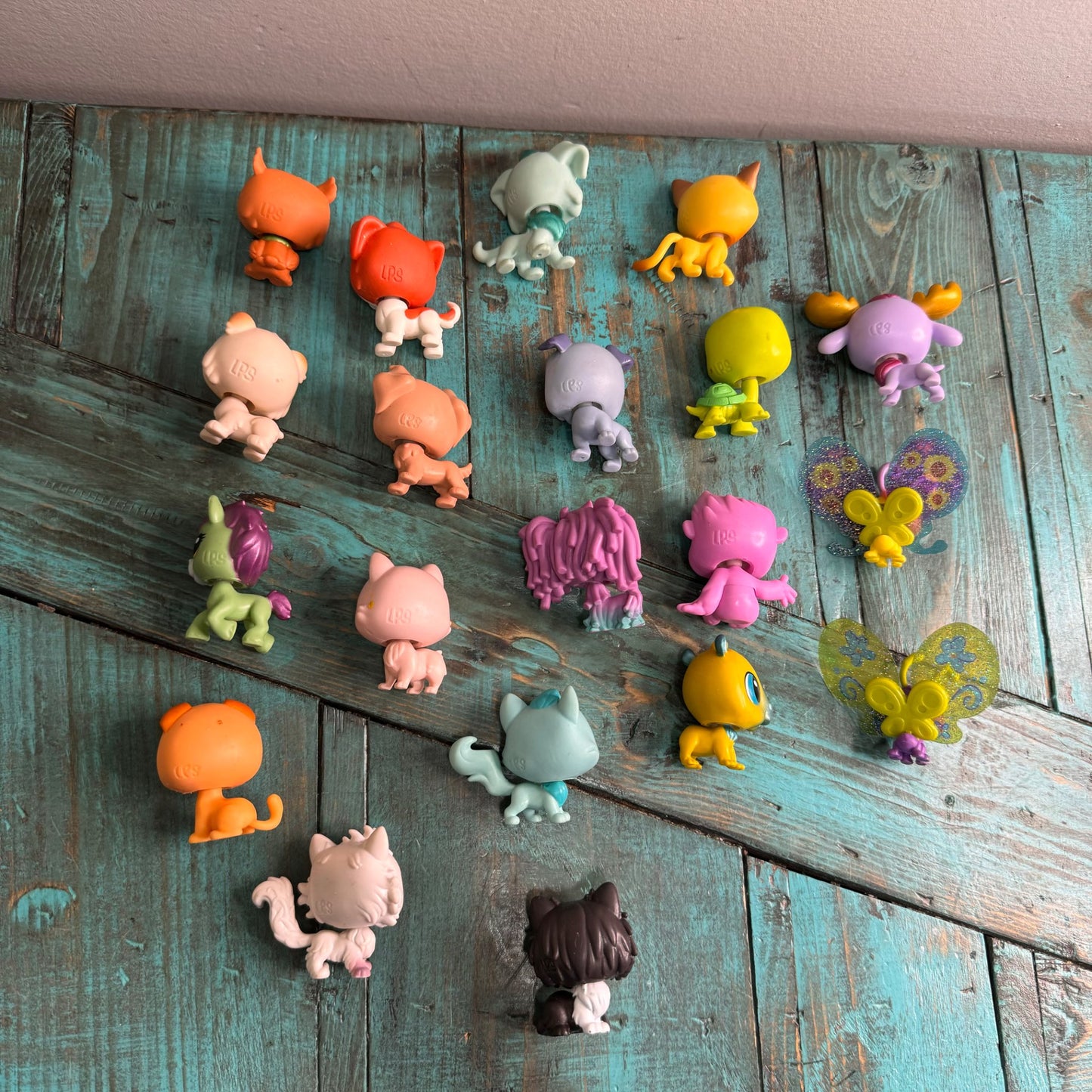 Lot of 20 Littlest Pet Shop Toys