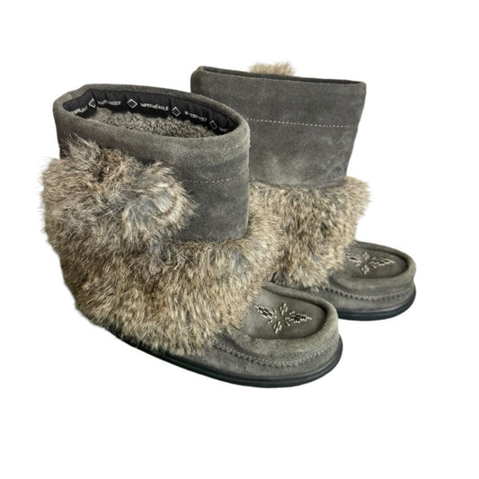 Manitobah Mukluks Grey Faux Fur Boots Waterproof Youth Size 2, Shoes 2 (Kids:4-8yr)