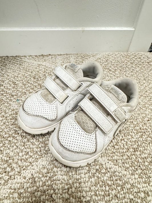 Adidas US8 running shoes, Shoes 8 (Toddler:2-4yr)