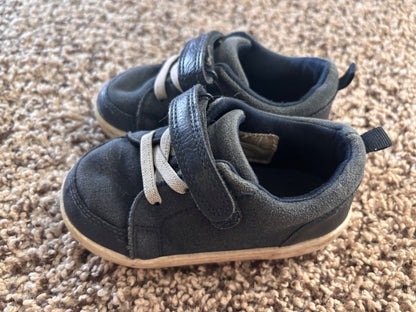 Size 6 boys shoes , Shoes 6 (Walkers:12-24 mth)