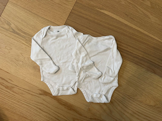 2 Gap Long Sleeve Onesies, 3-6 months, Kids 6 Month (3-6M)