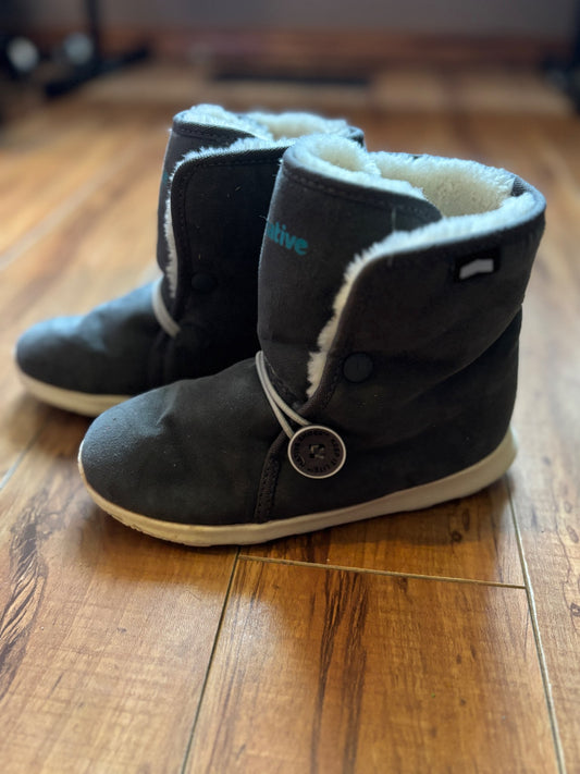 Cozy Native Boots MSRP $60, Shoes 13 (Kids:4-8yr)
