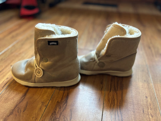 Cozy Native Boots MSRP $60, Shoes 10 (Toddler:2-4yr)