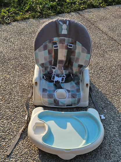 Feeding booster seat