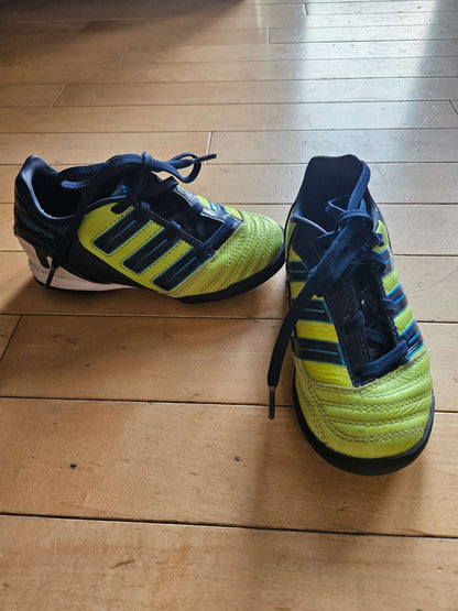Adidas indoor soccer cleats , Shoes 10.5 (Toddler:2-4yr)