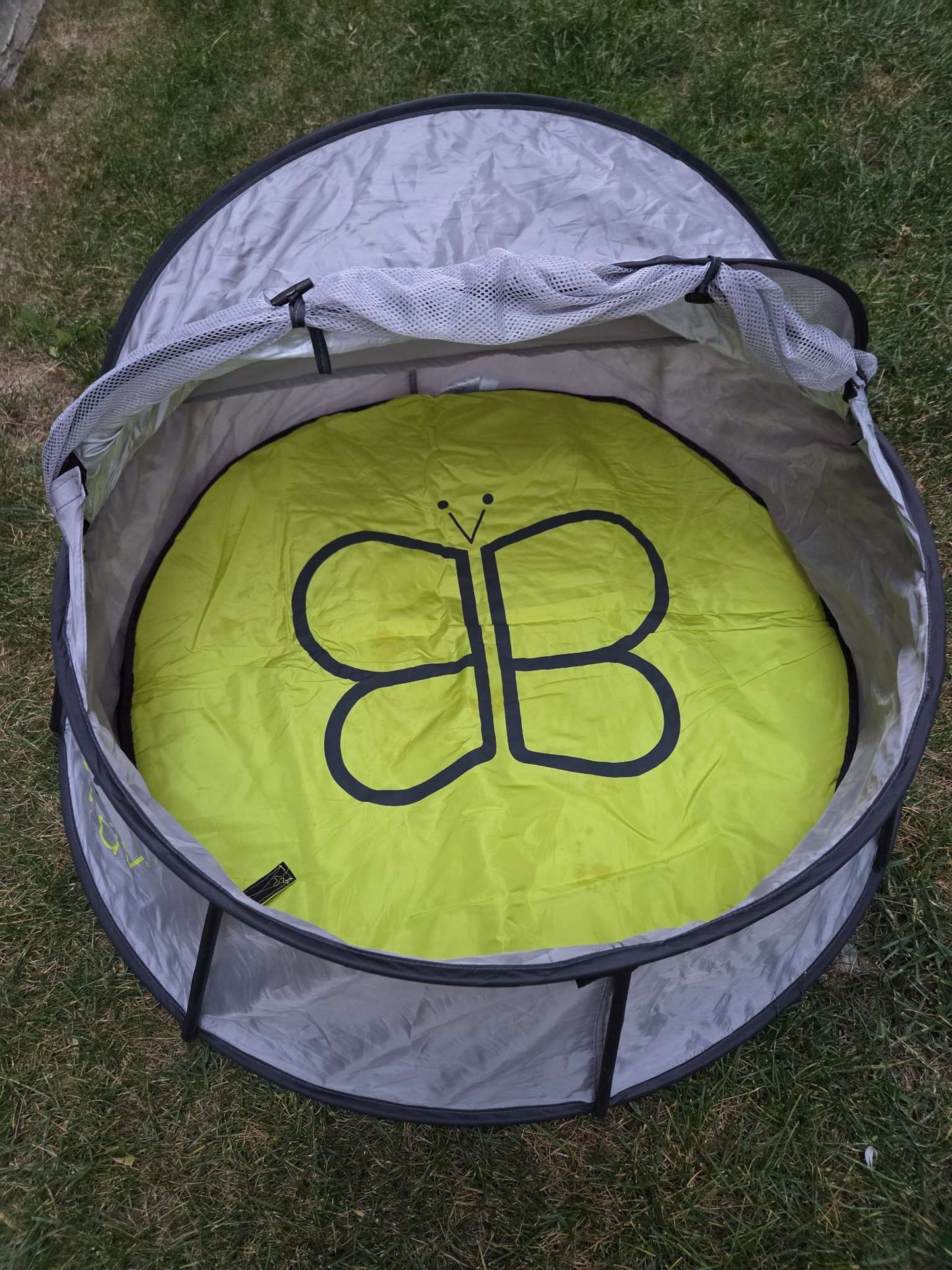 Nido 2 in 1 Travel and Play Tent