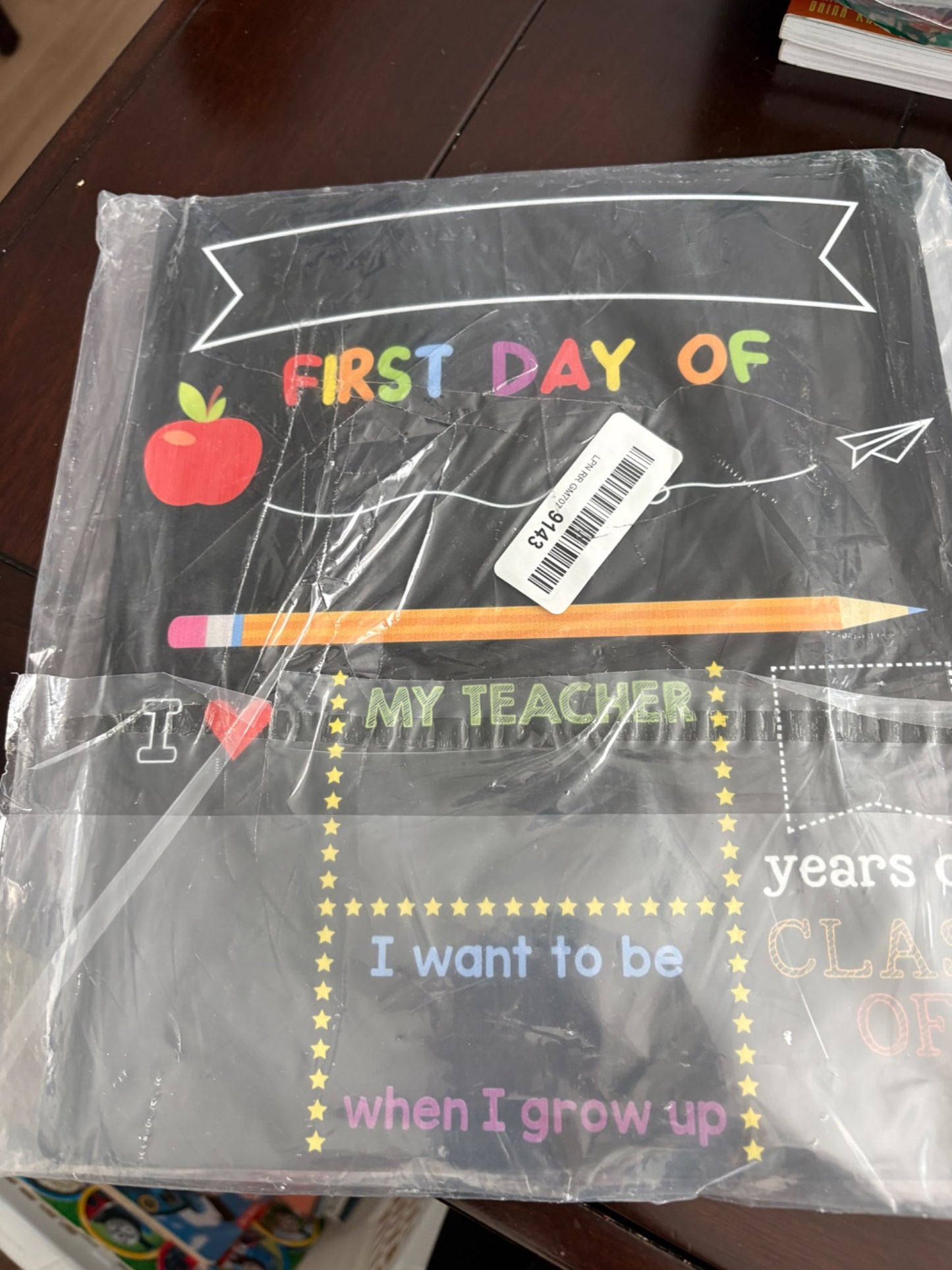 (NWT) First day/Last Day Sign - Apple & Pencil