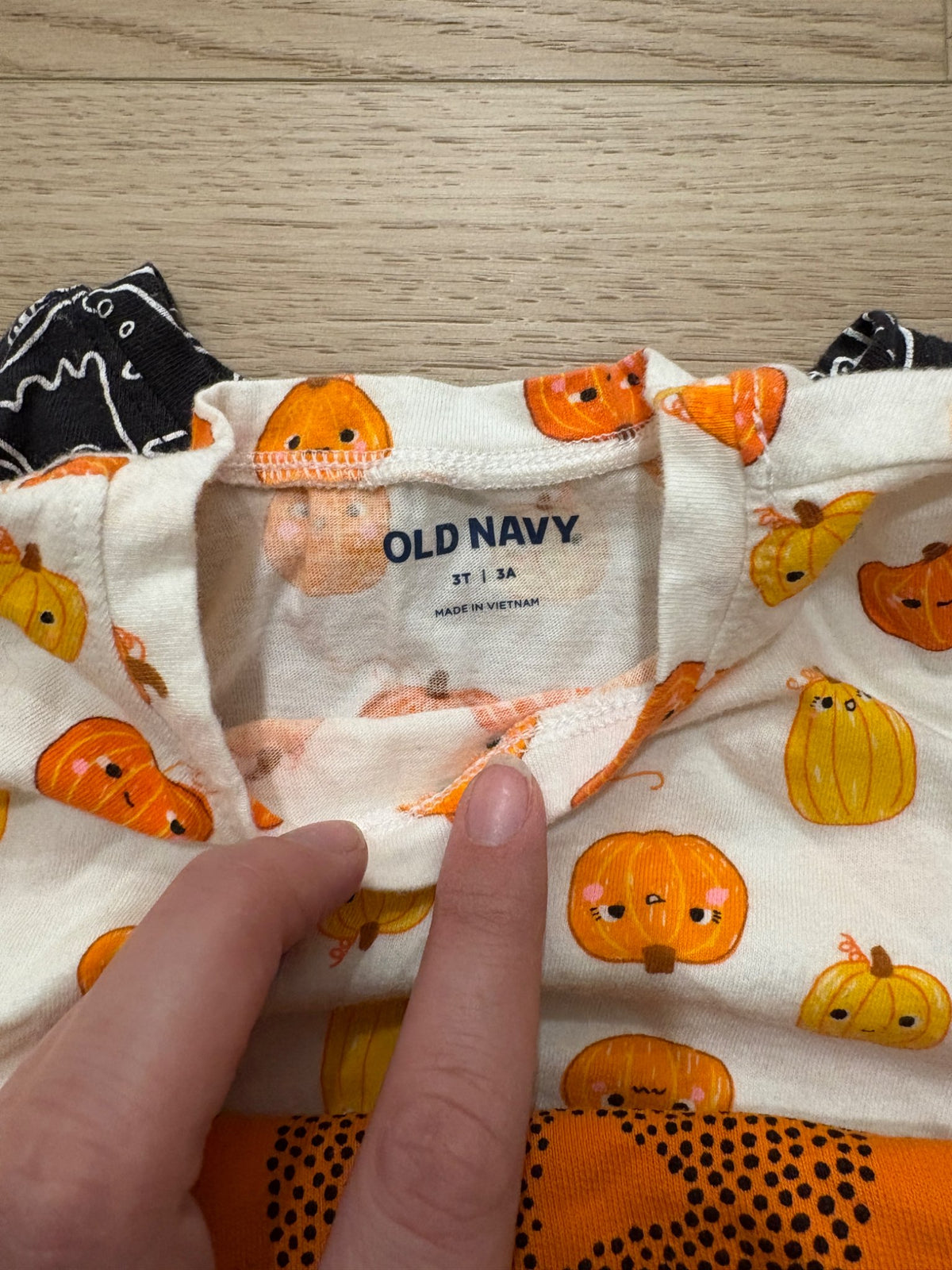 Set of 3 Halloween Themed shirts 3-4T, Kids 3T