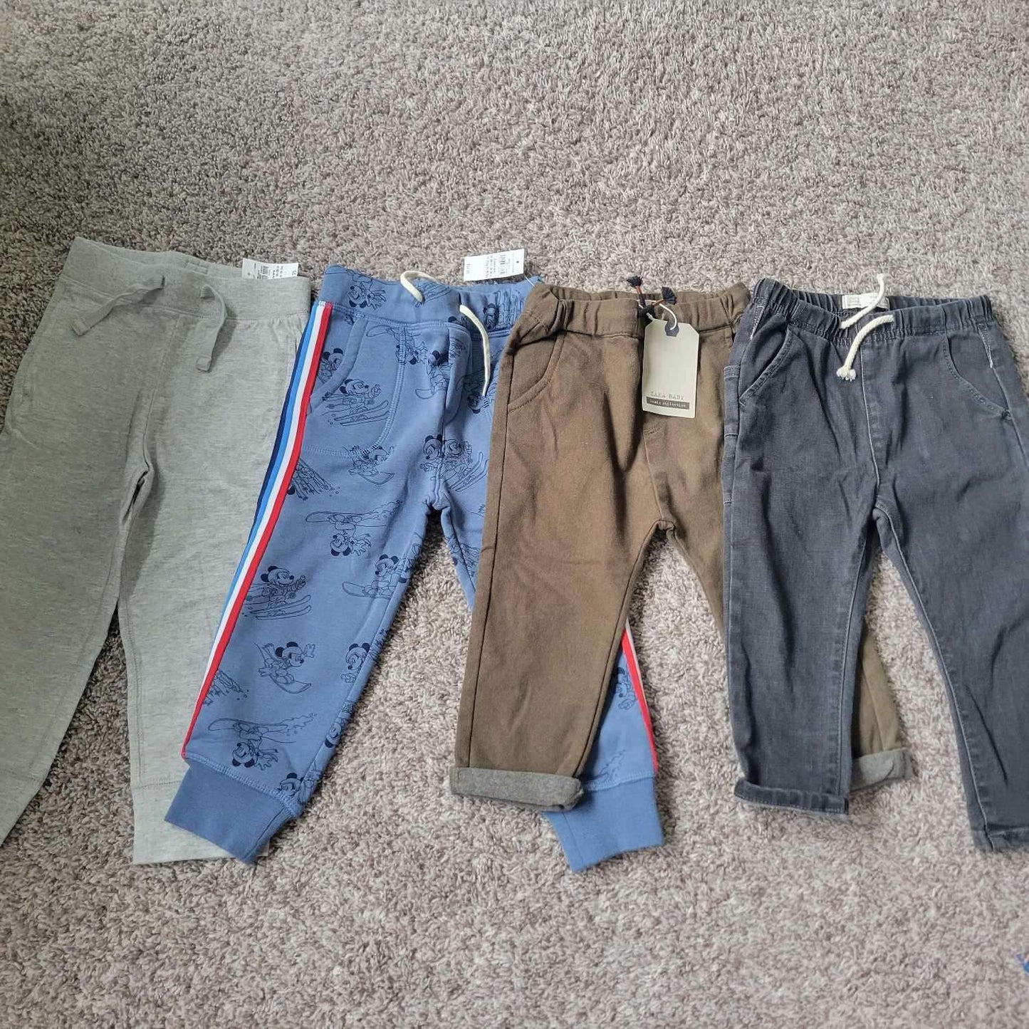 4 Pants ( 2 GAP + 2 Zara]  (3 Pants Retails for $59.95), Kids 3T