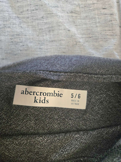 4 T shirts Bundle 5-6T, Kids 5/5T (extra small)