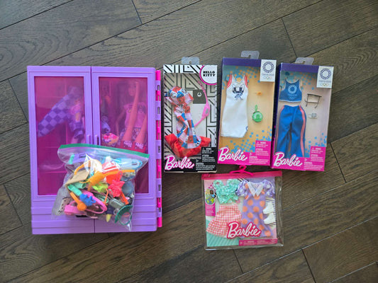 Barbie Bundles: 2 Barbies, Barbie closet and clothes