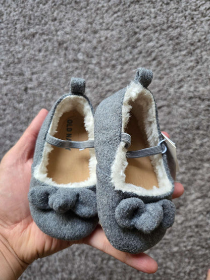 Old Navy Grey Slipon Sherpa Lined Heather Grey Shoes 6-12 months, Shoes 3 (Baby: 0-12 mth)