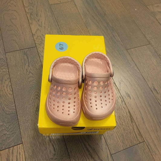 Joybees Pink Crocs 6/7T , Shoes 6 (Walkers:12-24 mth)
