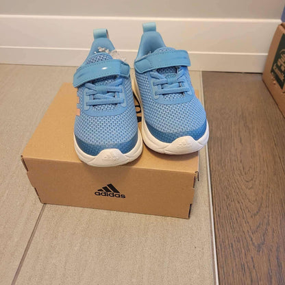 Adidas Toddler Runners size 6, Shoes 6 (Walkers:12-24 mth)