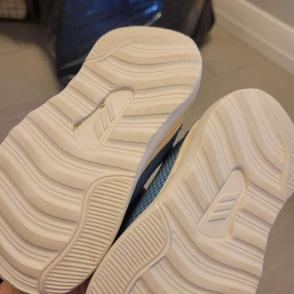 Adidas Toddler Runners size 6, Shoes 6 (Walkers:12-24 mth)