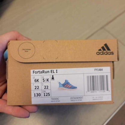 Adidas Toddler Runners size 6, Shoes 6 (Walkers:12-24 mth)