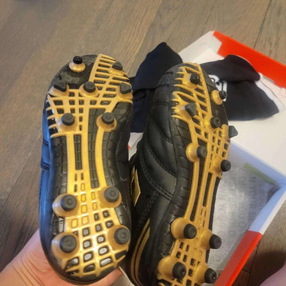 Lotto soccer cleats 11T + Socks, Shoes 11 (Toddler:2-4yr)