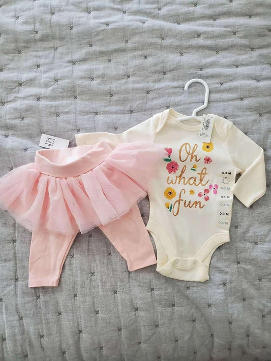 Brand new- Gap tutu tights and Old Navy top 0-3 months, Kids 3 Month (0-3M)
