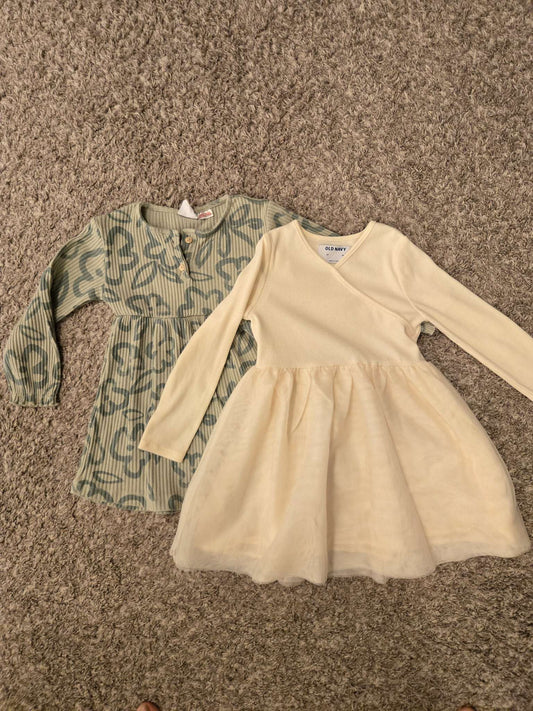 2 Dresses- EUC 2-3T Zara and EUC Old Navy 3T, Kids 2T