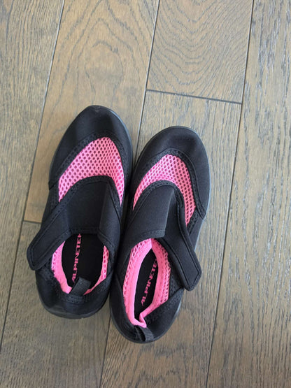 Water shoes-C11-12, Shoes 11 (Toddler:2-4yr)