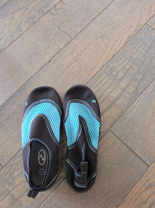 Brand New without tags  Water shoes-C11, Shoes 10 (Toddler:2-4yr)